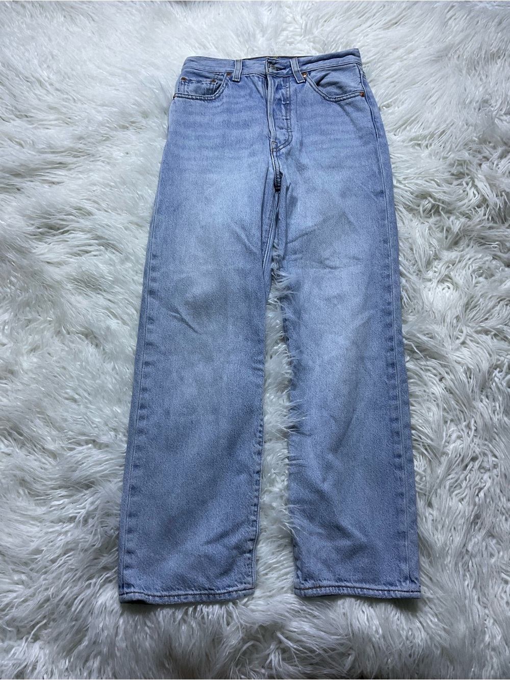 Levi’s Ribcage Straight Ankle Jeans in Middle Road